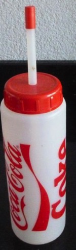 5809-2 coca cola drinkbeker mat H.24 br. 8 cm € 1,50.jpeg